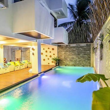 Aquzz Hotel & Spa - Maldives Maafushi Bagian luar foto