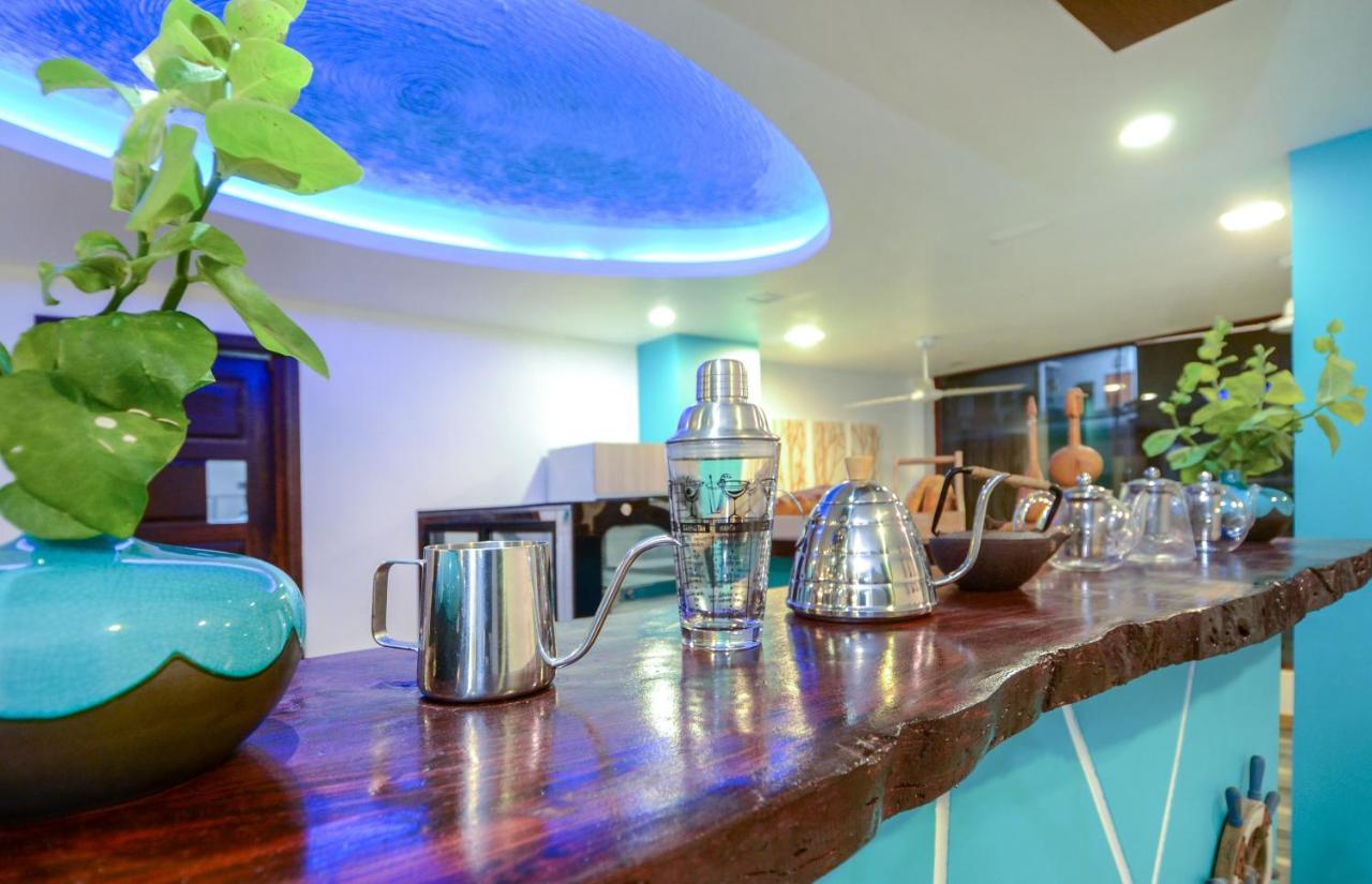 Aquzz Hotel & Spa - Maldives Maafushi Bagian luar foto