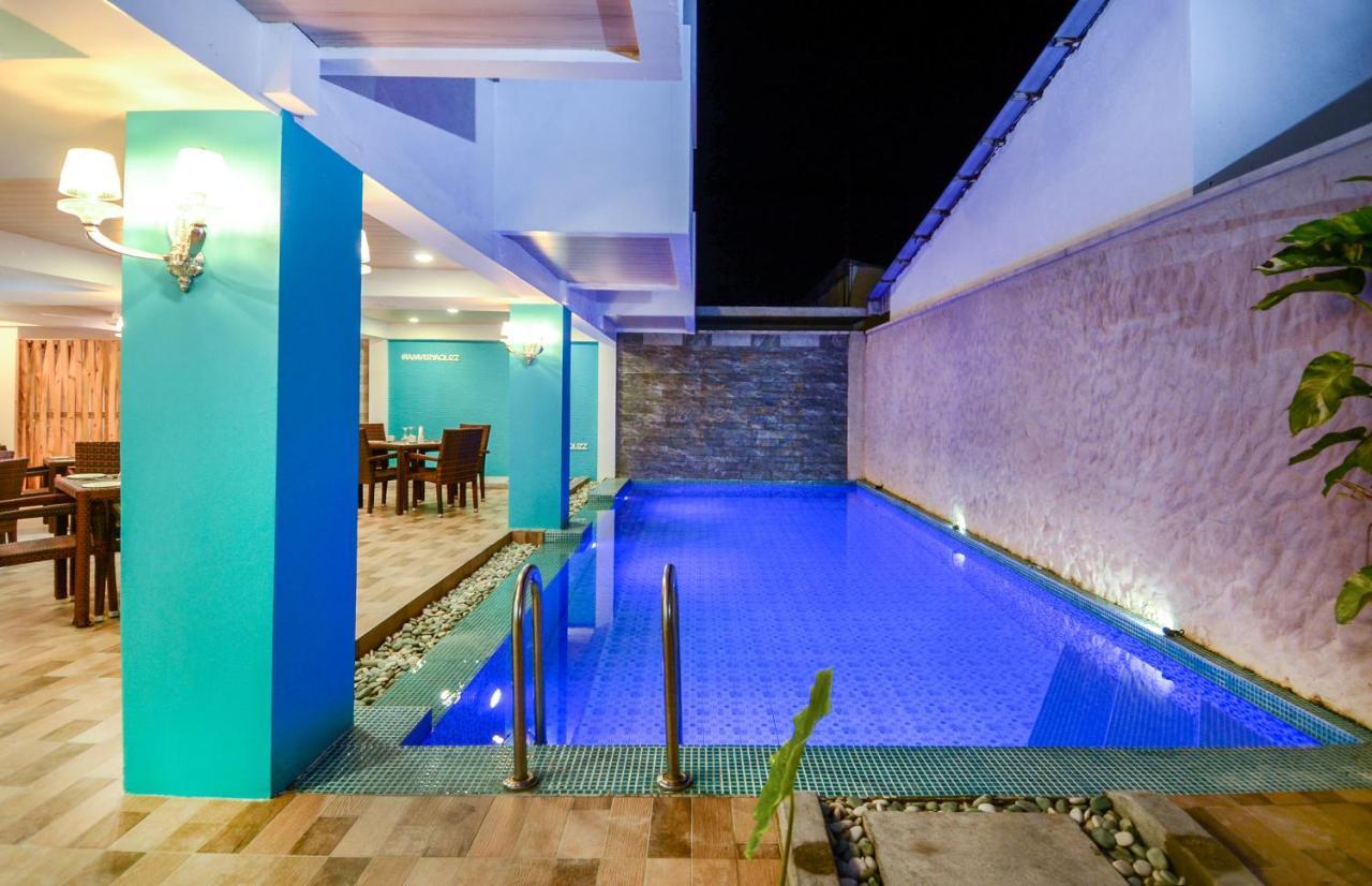 Aquzz Hotel & Spa - Maldives Maafushi Bagian luar foto