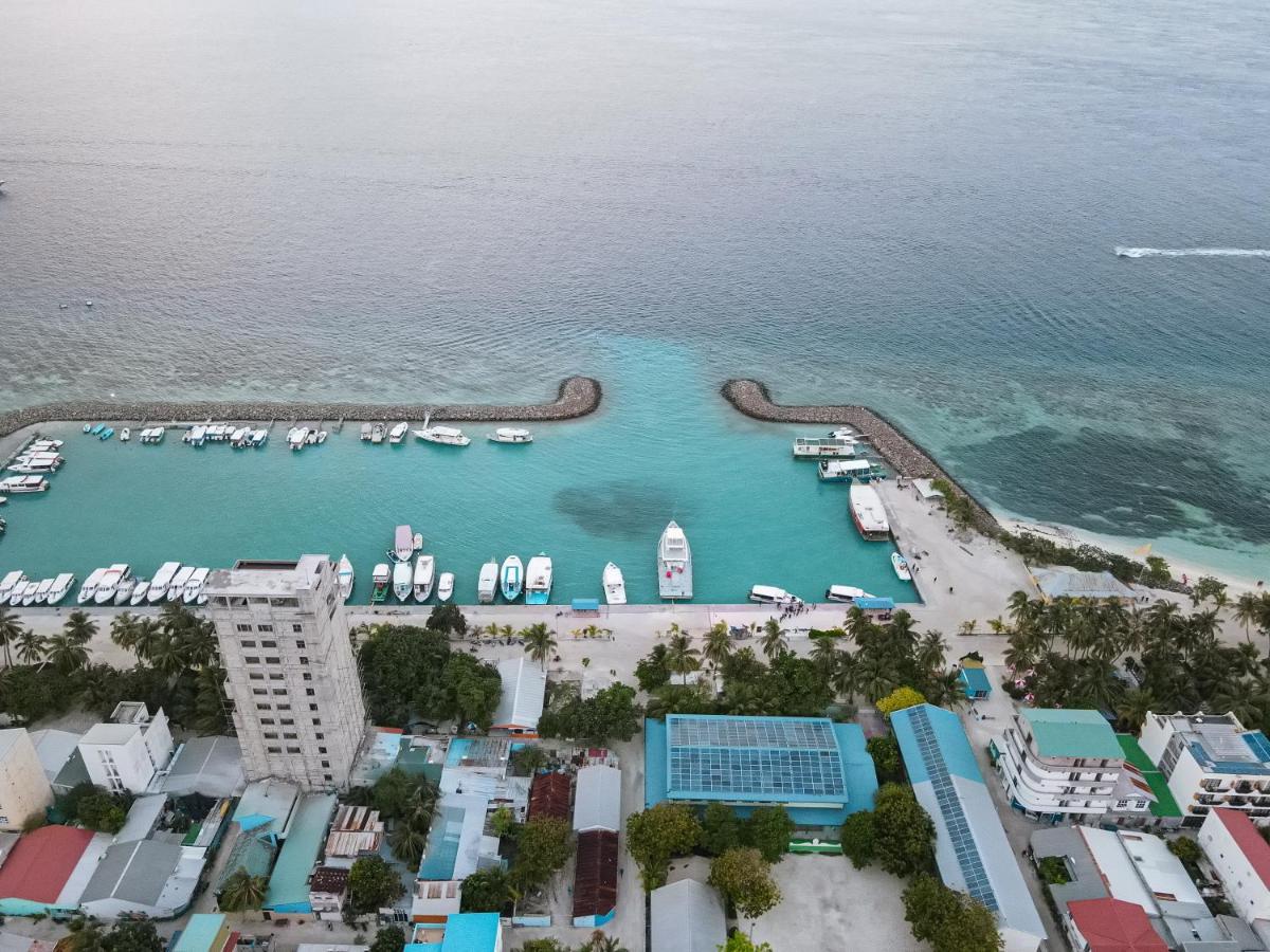 Aquzz Hotel & Spa - Maldives Maafushi Bagian luar foto
