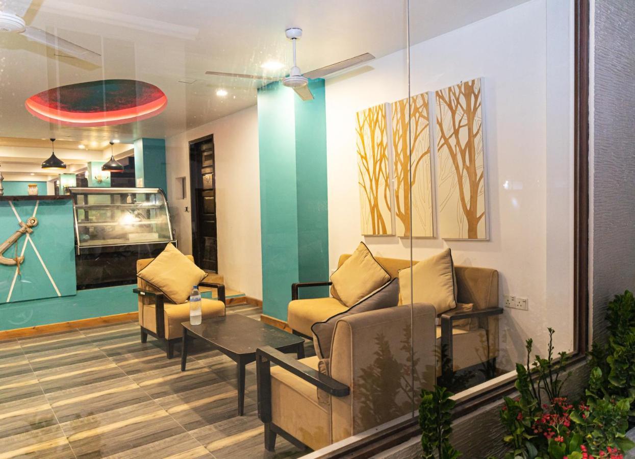 Aquzz Hotel & Spa - Maldives Maafushi Bagian luar foto