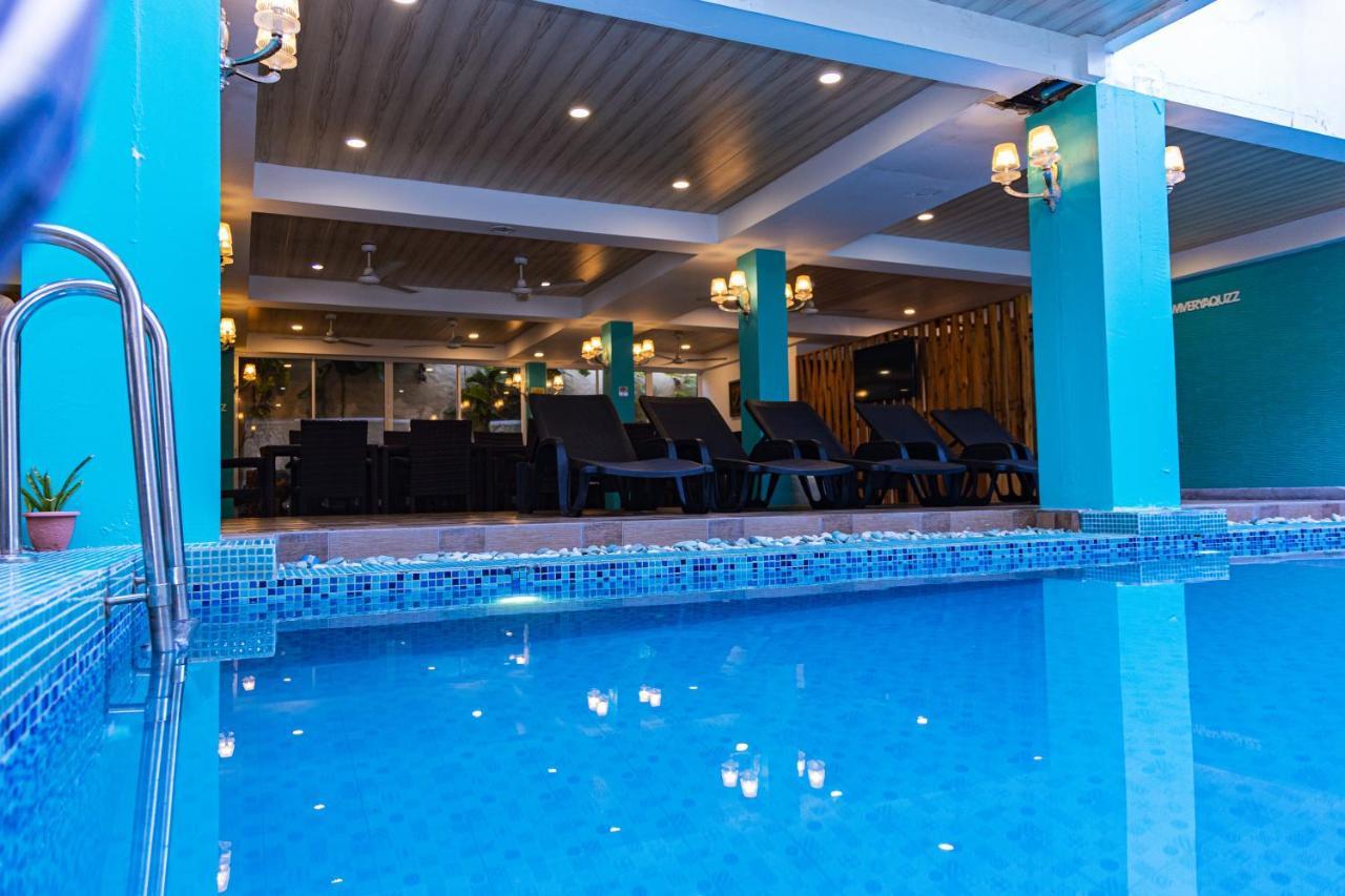 Aquzz Hotel & Spa - Maldives Maafushi Bagian luar foto