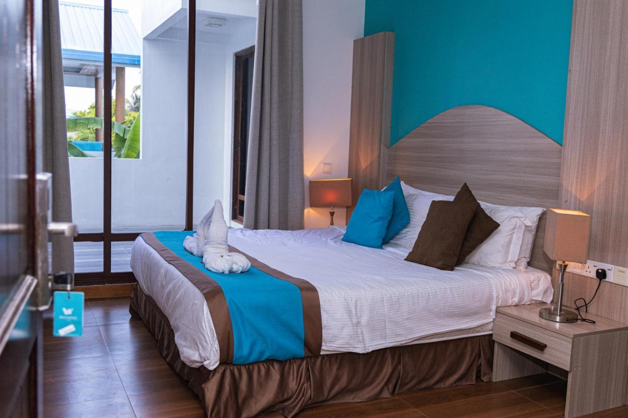 Aquzz Hotel & Spa - Maldives Maafushi Bagian luar foto