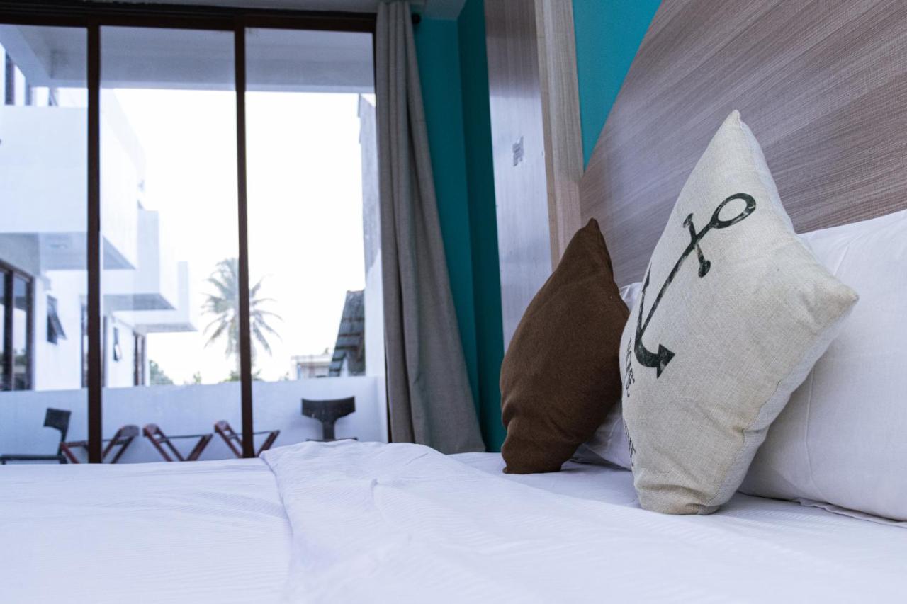 Aquzz Hotel & Spa - Maldives Maafushi Bagian luar foto