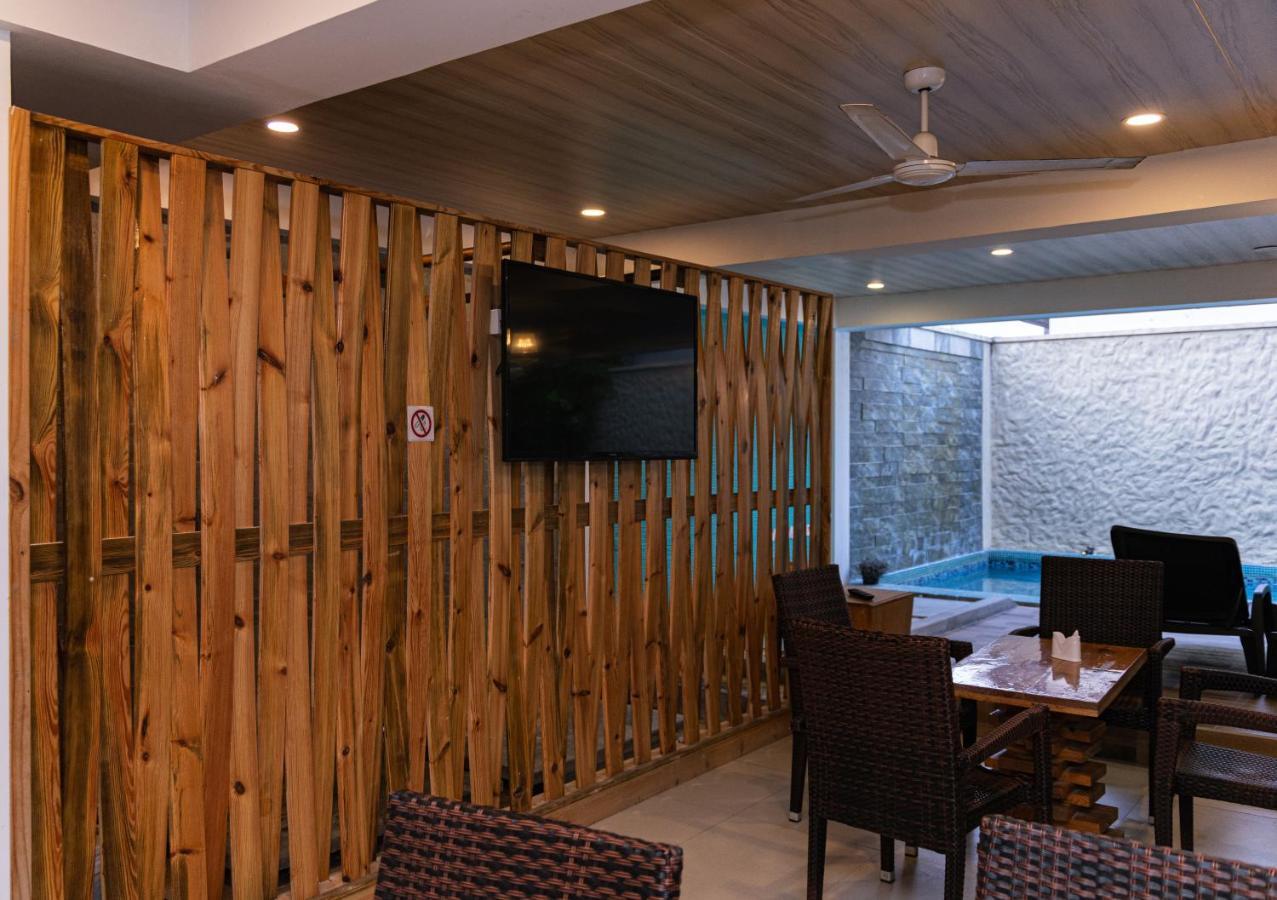 Aquzz Hotel & Spa - Maldives Maafushi Bagian luar foto