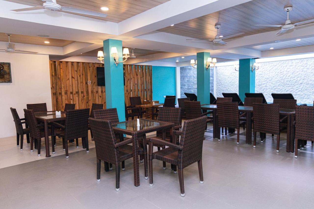 Aquzz Hotel & Spa - Maldives Maafushi Bagian luar foto