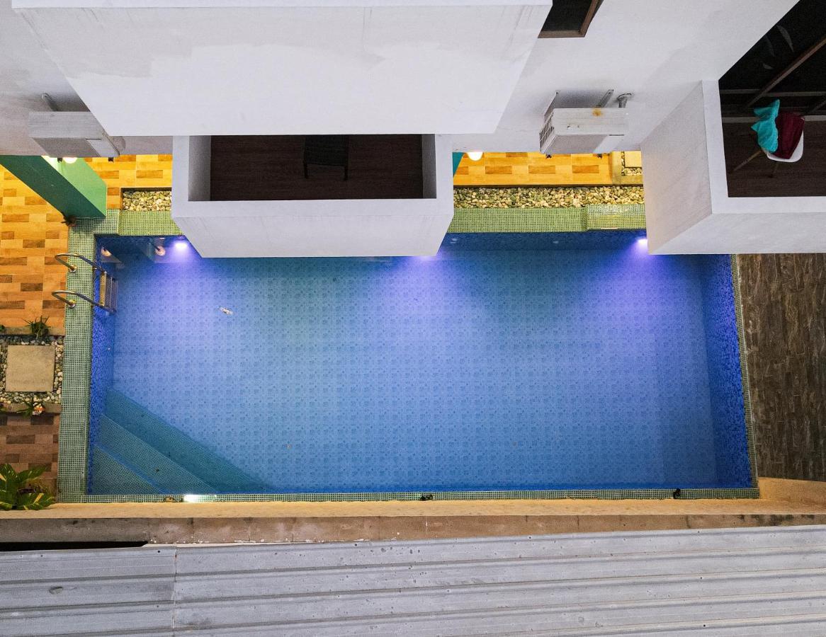 Aquzz Hotel & Spa - Maldives Maafushi Bagian luar foto
