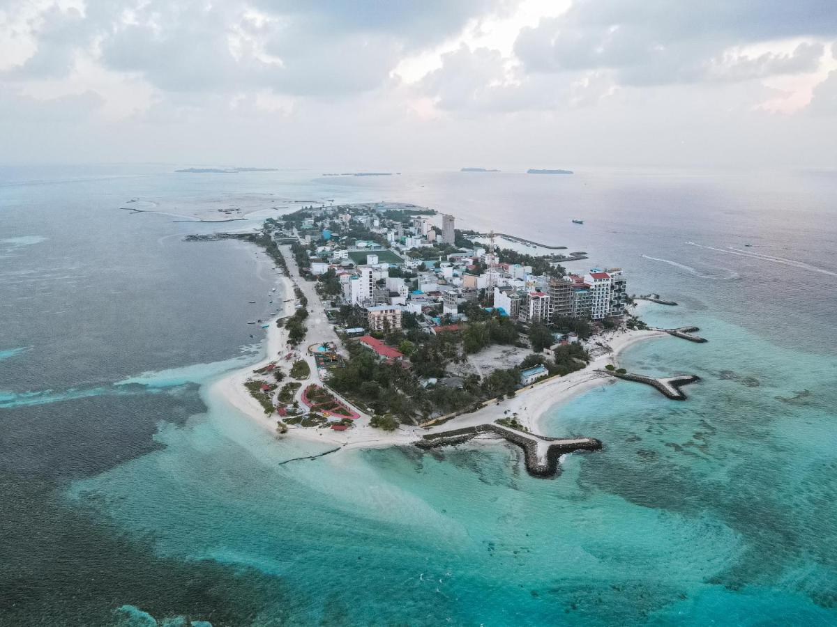 Aquzz Hotel & Spa - Maldives Maafushi Bagian luar foto