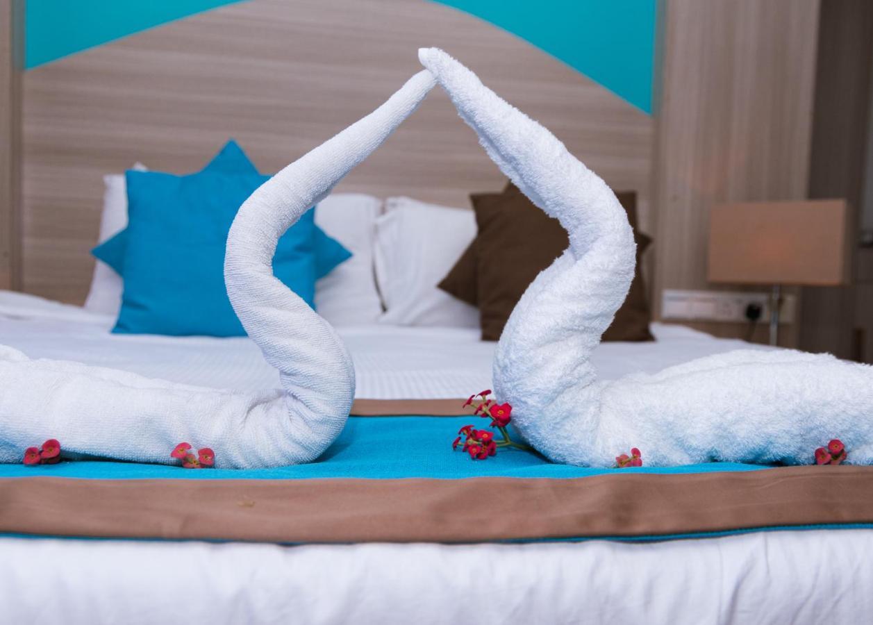 Aquzz Hotel & Spa - Maldives Maafushi Bagian luar foto