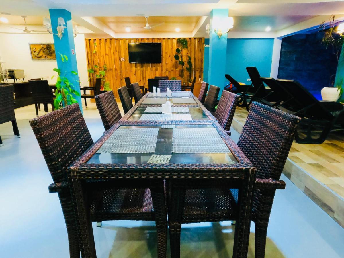 Aquzz Hotel & Spa - Maldives Maafushi Bagian luar foto