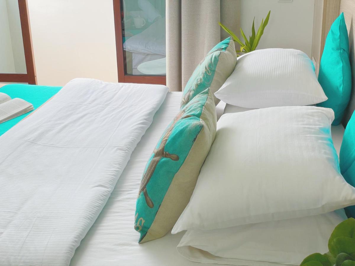 Aquzz Hotel & Spa - Maldives Maafushi Bagian luar foto