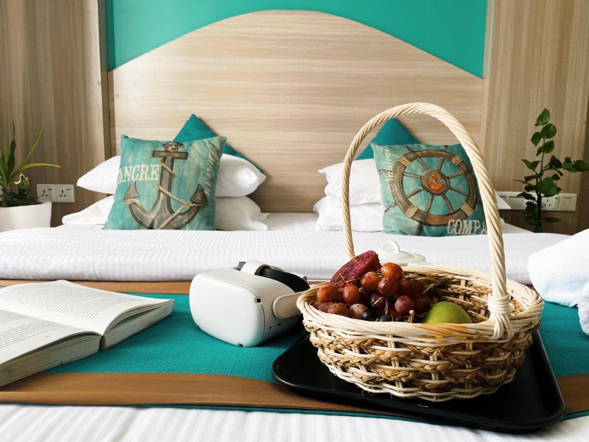 Aquzz Hotel & Spa - Maldives Maafushi Bagian luar foto