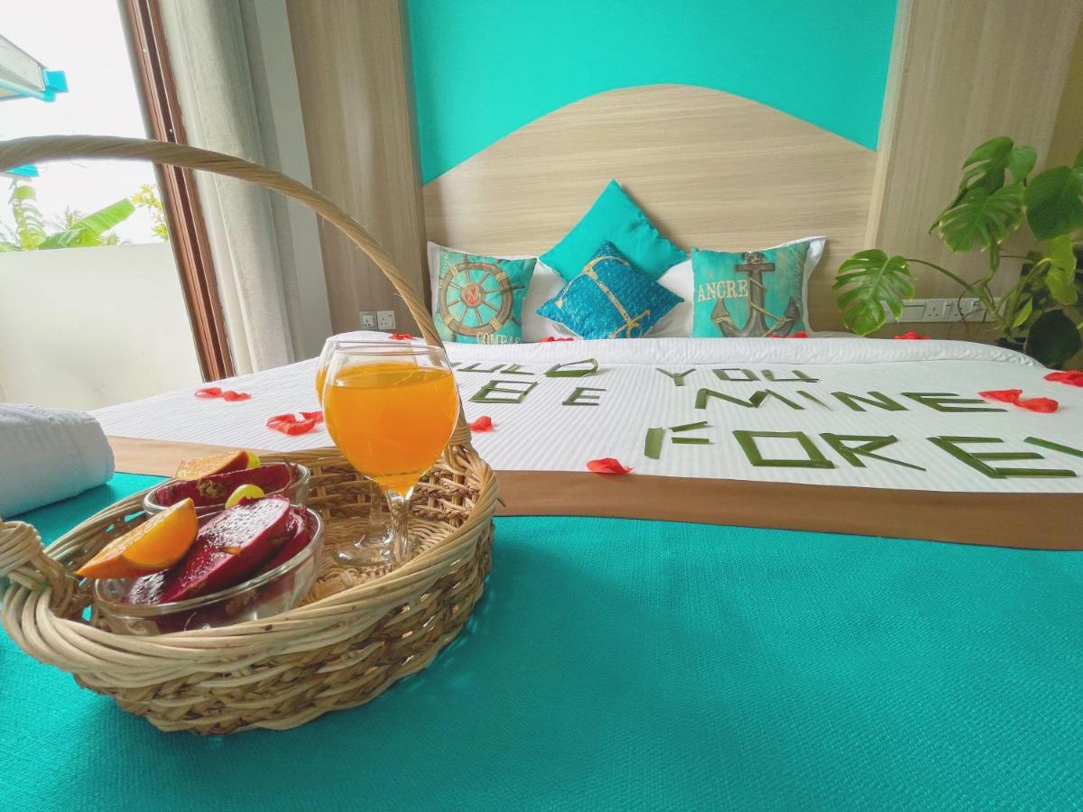 Aquzz Hotel & Spa - Maldives Maafushi Bagian luar foto